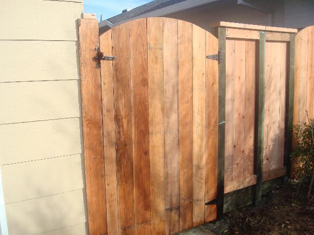 Picture of We use heavy-duty black powder-coated hardware on all our gates. - Redwood Residential Fence Company