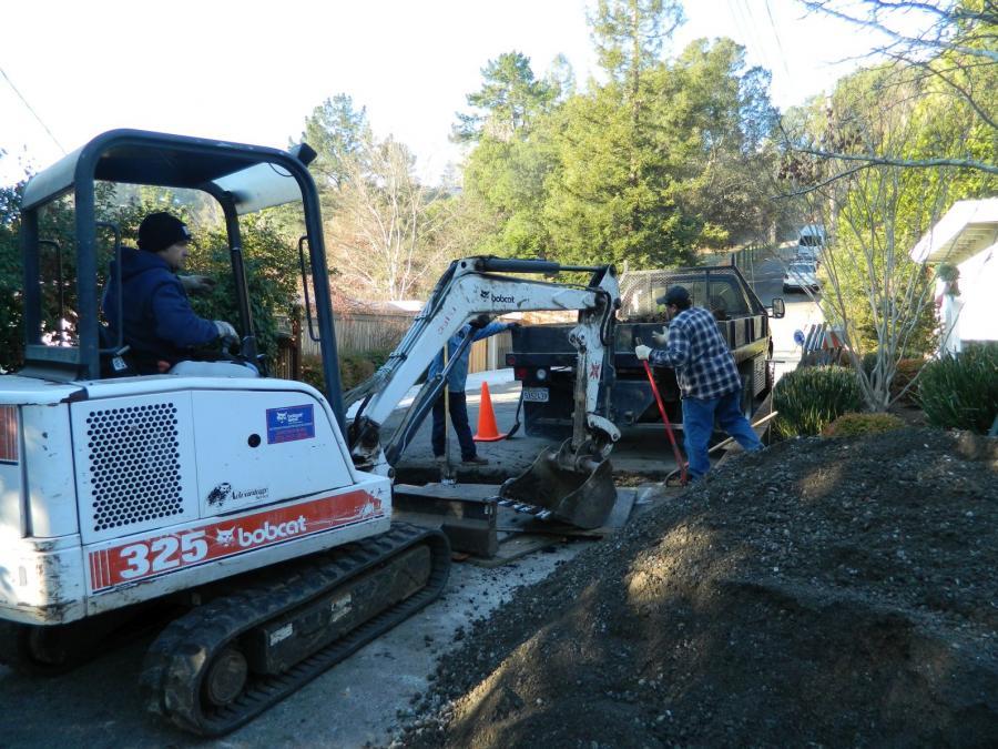 Picture of Devengenzo Landscaping & General Engineering's crew digs for a sewer line installation. - Devengenzo Landscaping & General Engineering Inc.