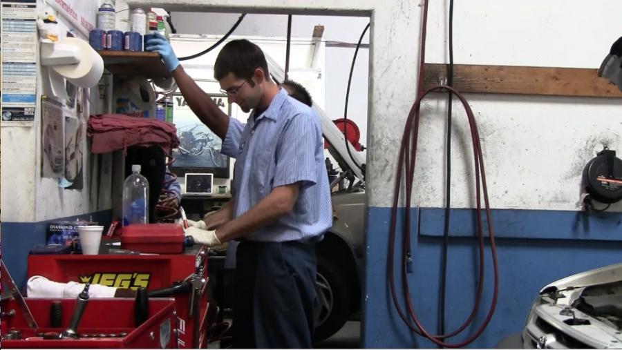 Picture of Master Technician Jason Moyer has more than 15 years of auto repair experience. - Acur-it Auto Repair
