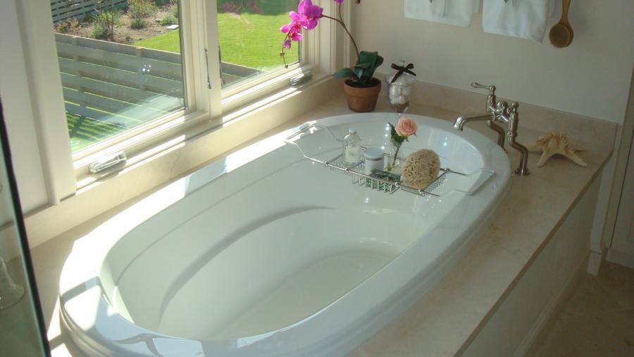 Picture of Mike Testa Plumbing works on all types of plumbing fixtures including bathtubs. - Mike Testa Plumbing, Inc.