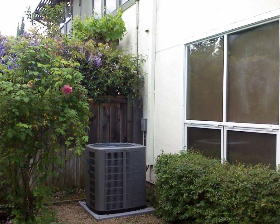 Picture of Air Quality Heating & Air Conditioning installed this air conditioning unit on top of a concrete pad. - Air Quality Heating & Air Conditioning