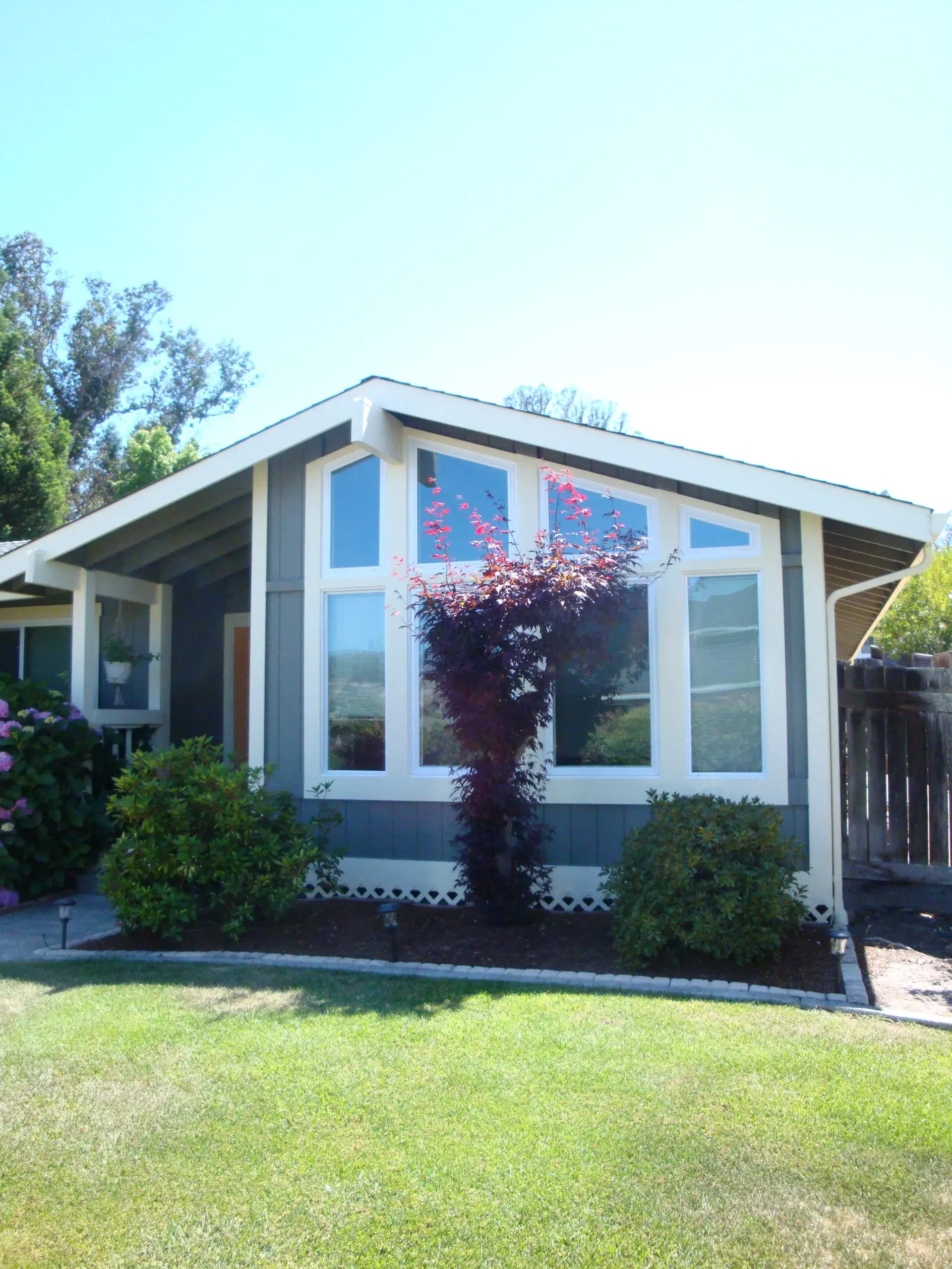 Picture of Save Energy Company installed retrofit vinyl windows to enhance the curb appeal of this Rohnert Park home. - Save Energy Company