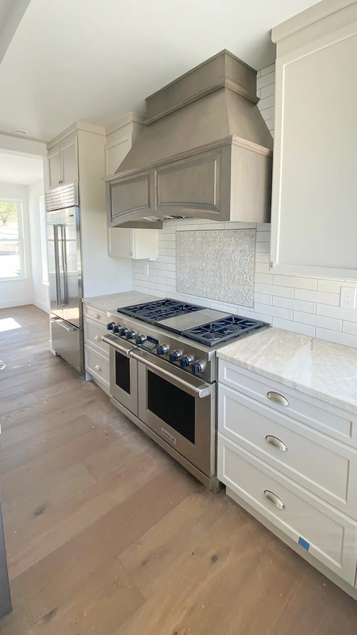 Picture of A meticulous kitchen space reveals Mana Construction Inc.'s dedication to quality outcomes. The elegant mix of stainless steel and neutral tones underscores their recognized expertise and quality. Copyright ©2025 Diamond Certified Resource

 - Mana Construction Inc.